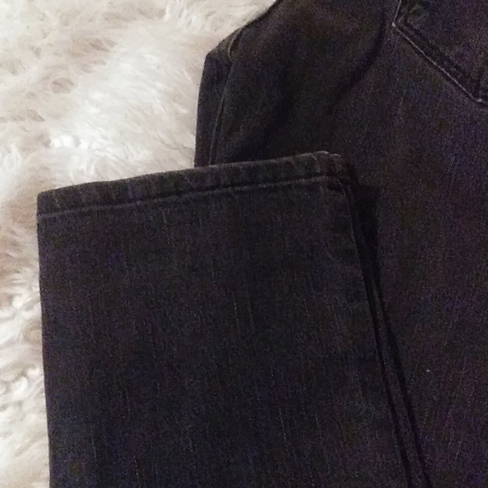 Levis - Picture 2 of 5